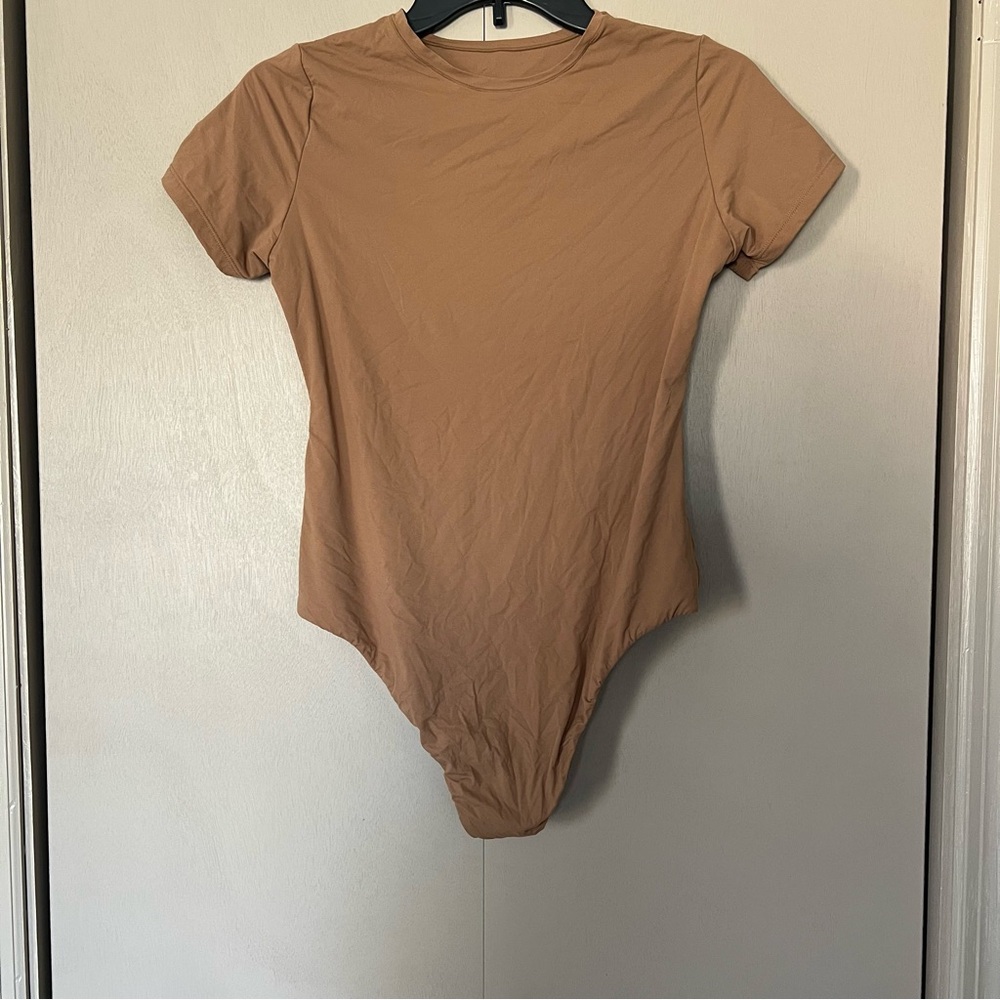 Large Auden Tan Short Sleeve Bodysuit, Clasp Closure, Soft, Crew Neck, Basic